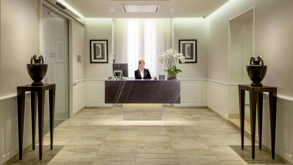 princeps-boutique-hotel-rome-entry-reception-38