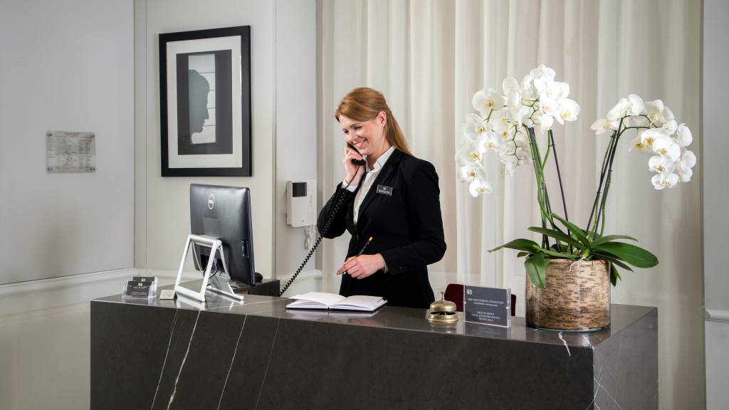 princeps-boutique-hotel-roma-servicios-receptionist-39